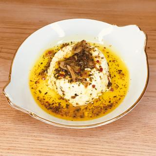 Ziegenfrischkäse in Öl mit italienischen Kräutern und Chili (scharf)